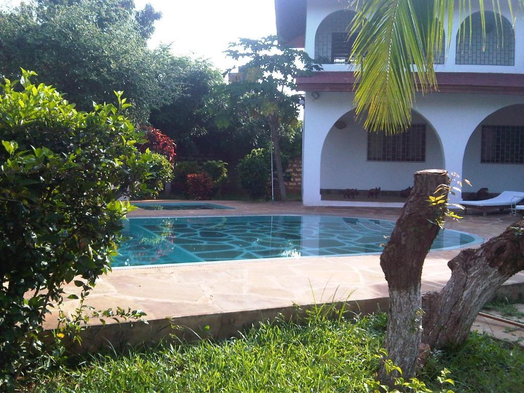 Bed and Breakfast Giraffe House à Malindi Extérieur photo