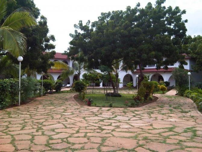 Bed and Breakfast Giraffe House à Malindi Extérieur photo